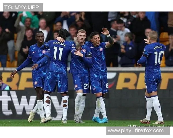 切尔西备战强敌帕尔默训练场重聚埃斯特旺畅谈战术心得 切尔西备战强敌帕尔默训练场重聚埃斯特旺畅谈战术心得