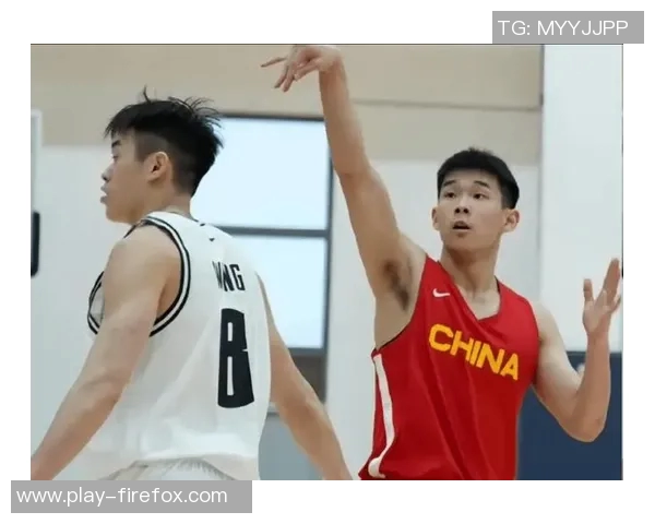 林葳脑后传球技惊四座德米尔接球轻松得分展现默契配合 林葳脑后传球技惊四座德米尔接球轻松得分展现默契配合