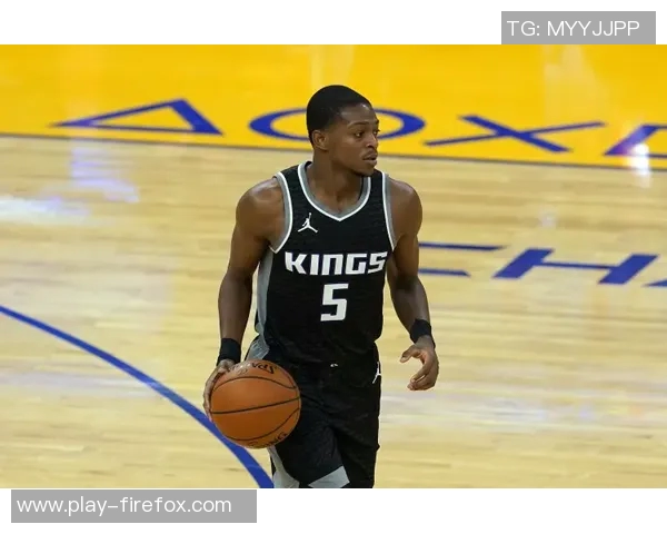 西蒙斯自信表达与拓荒双枪同场竞技的潜力并分享学习经历 西蒙斯自信表达与拓荒双枪同场竞技的潜力并分享学习经历