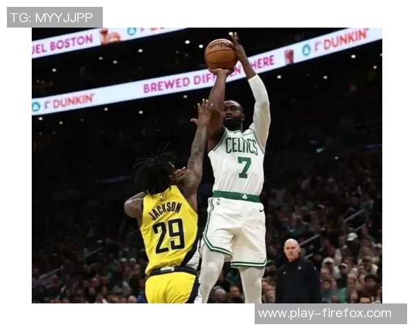 杰伦布朗全能表现助力球队稳定胜利30分10板5助3断展现全面实力